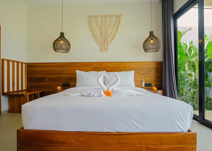 3br With Rice Field View & Private Pool Near Canggu Vakantiehuis